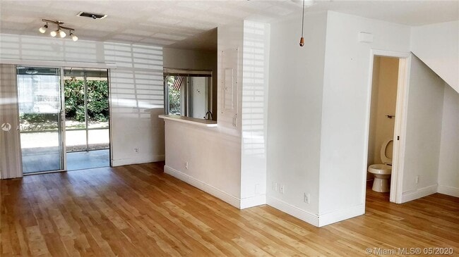 Building Photo - 1137 SW 44th Way