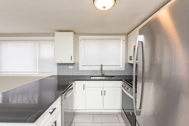 Building Photo - 3058 N Kostner Ave