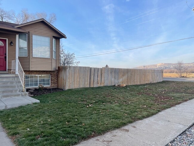 Building Photo - 4 Bed/2 Bath home in Harrisville