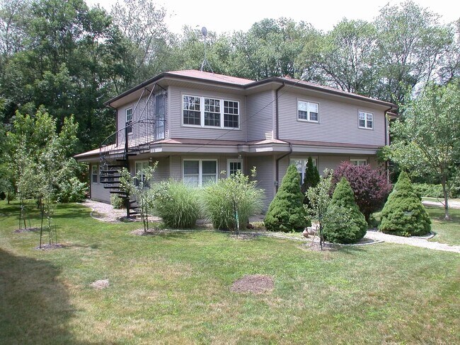 Foto del edificio - 418 Old River Rd