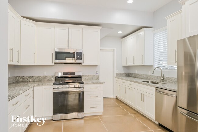 Building Photo - 4271 N Red Sun Pl