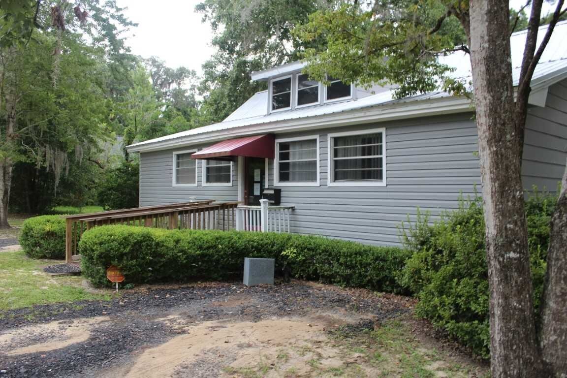Primary Photo - 825 E Dogwood St