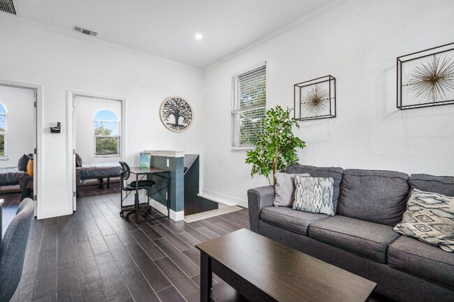 Foto del edificio - 2608 W Swann Ave
