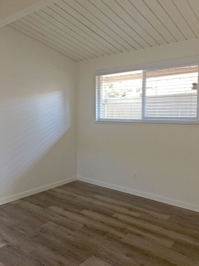 Building Photo - 2544 Elden Ave