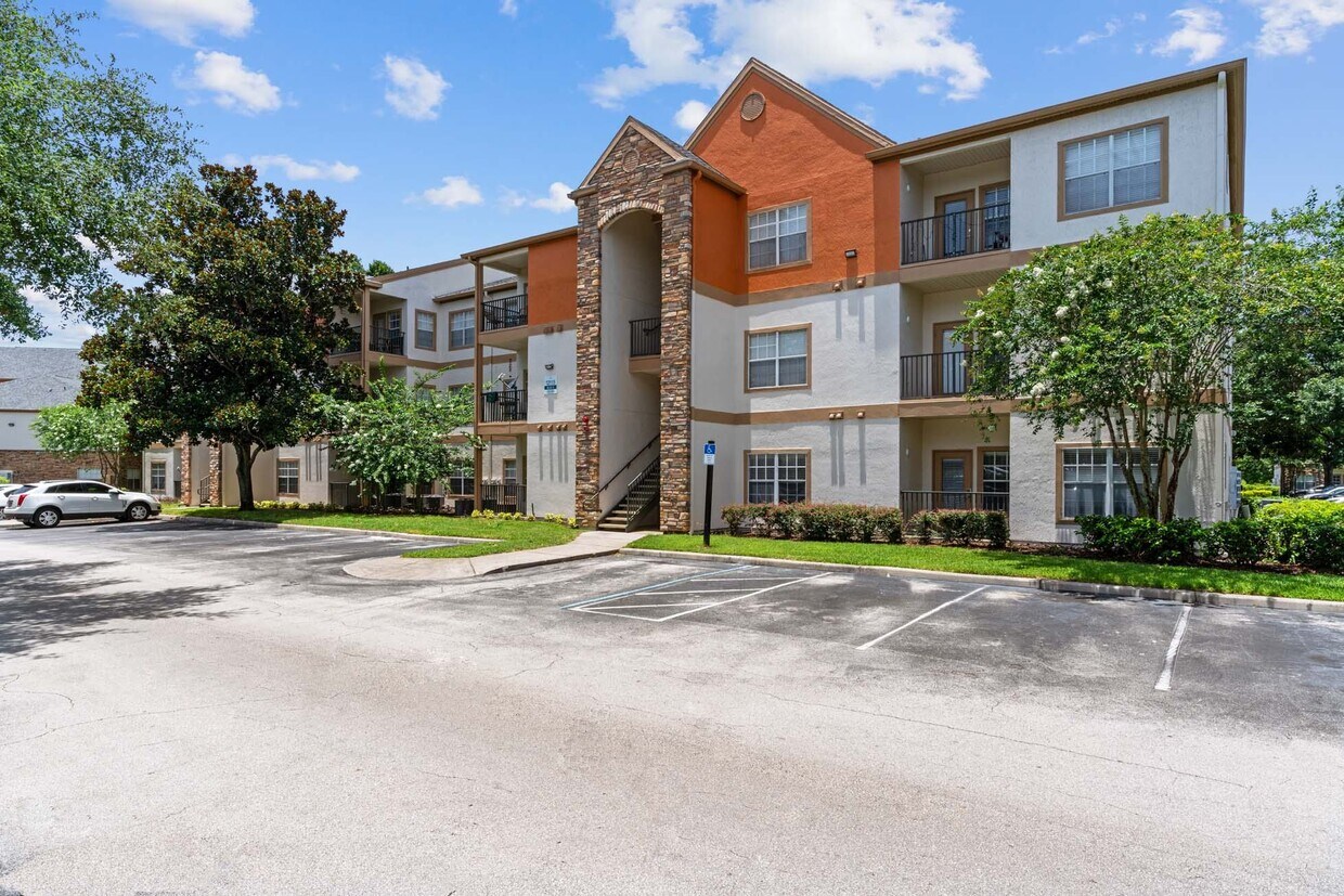 Foto principal - The Monaco at Waterford Lakes