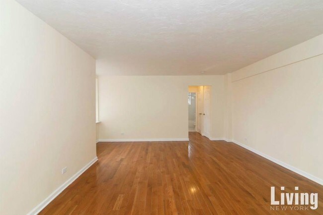 Building Photo - 5552 Netherland Ave
