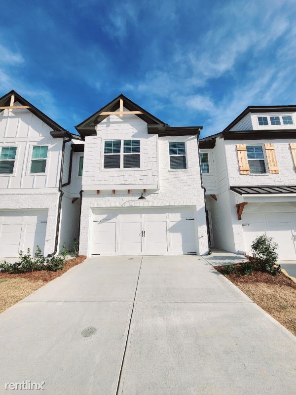 Primary Photo - 3 br, 2.5 bath Townhome - 132 South Auburn...