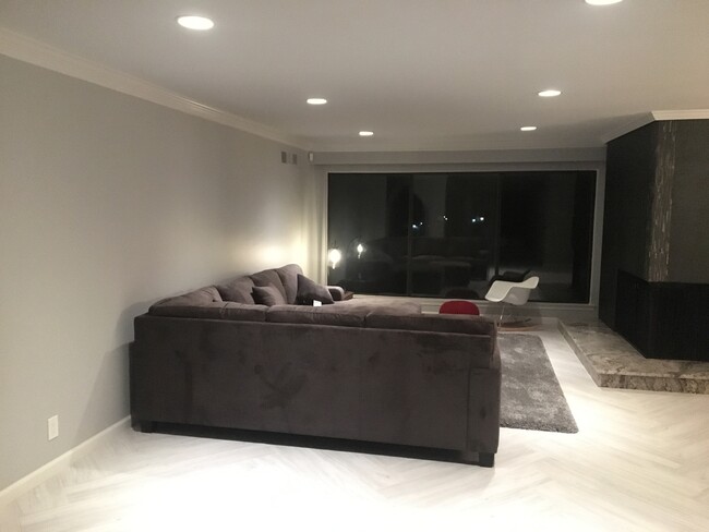 Great Room - 7106 Bridge Way