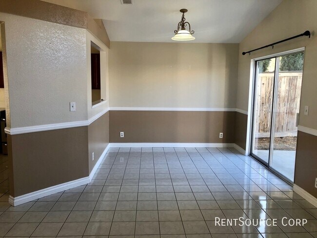 Foto del edificio - 3 Bed, 2 Bath house for Rent in Palmdale
