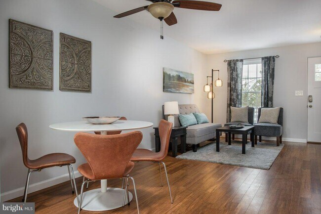 Foto del edificio - 7840 Liberty Springs Cir