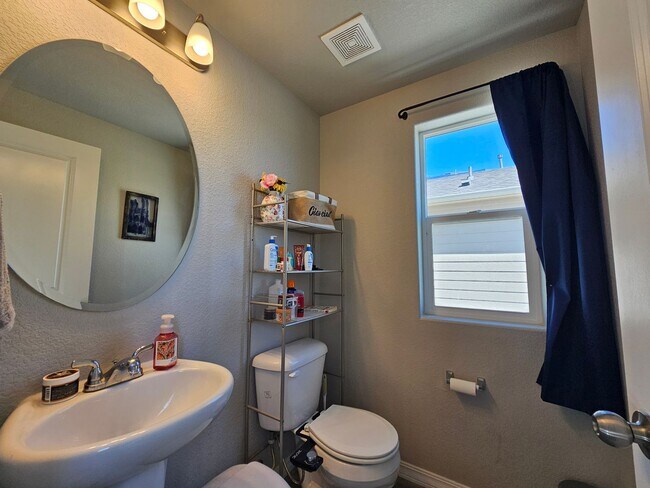 Foto del edificio - Spacious 3 Bed 3 bath house in 80916!