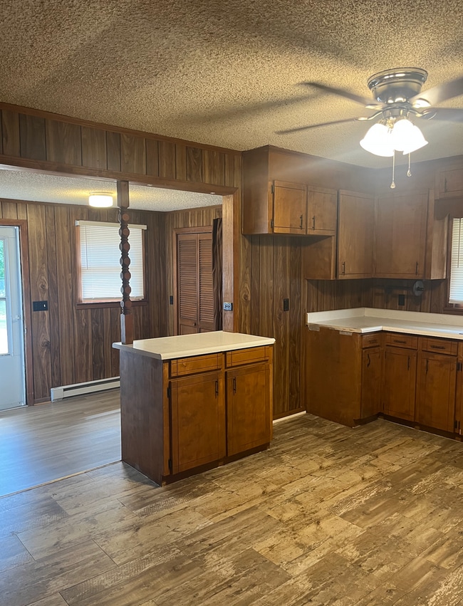 Building Photo - 533 Edw