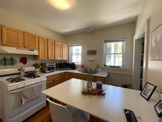 Building Photo - 15 Belmont Sq
