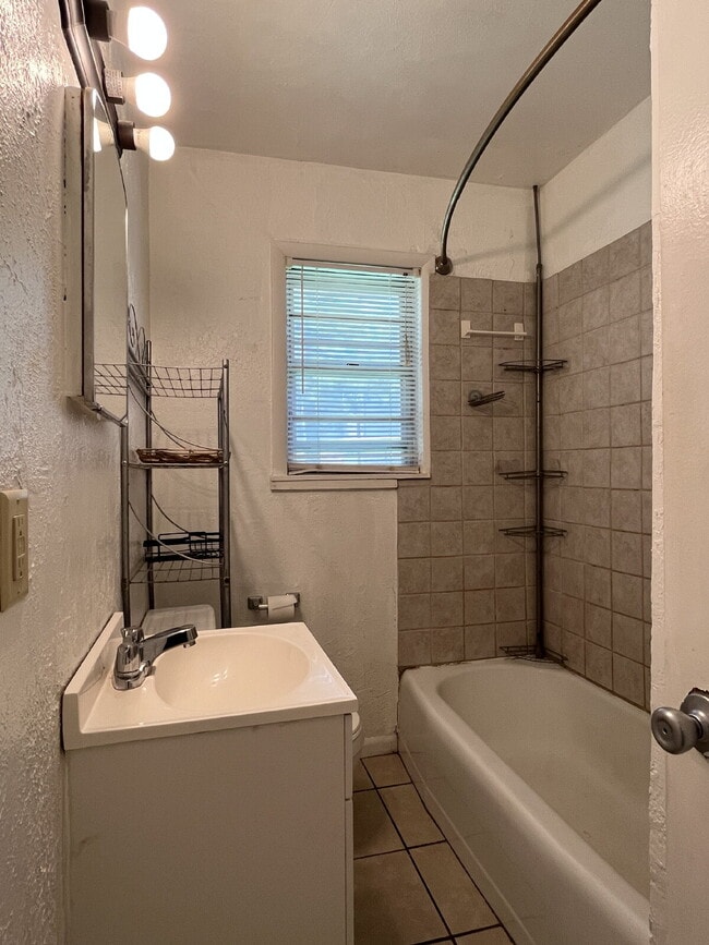 Building Photo - 2-Bedroom For Lease