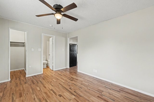 Foto del edificio - 1045 S Happy Hollow Rd