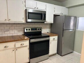 Building Photo - 4640 Lucerne Lakes Blvd W