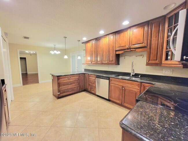Building Photo - 11640 Wellington Way