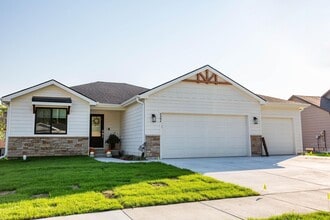 Building Photo - 4804 Plumthicket Dr