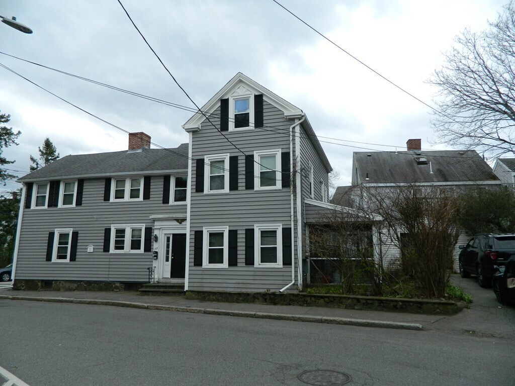284 Washington St Unit 2, Marblehead, MA 01945 Room for Rent in