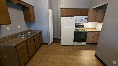 Building Photo - 308 Erie St S