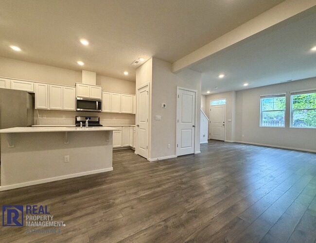 Foto del edificio - Modern 3BR/2.5BA Townhome in Cornelius – Bonus Loft, 2-Car Garage & Move-In Ready!