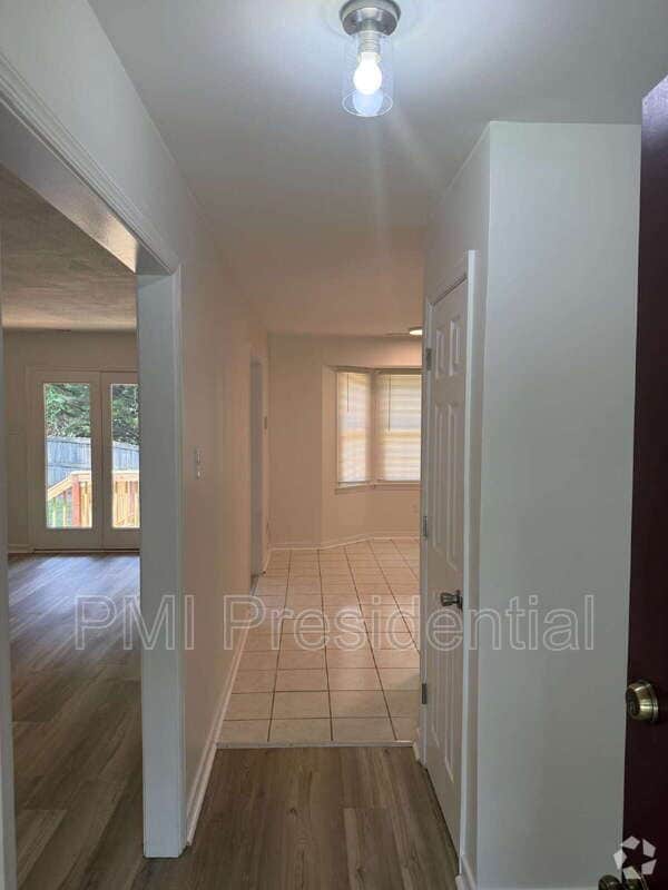 Building Photo - 3912 Sherwood Forest Terrace