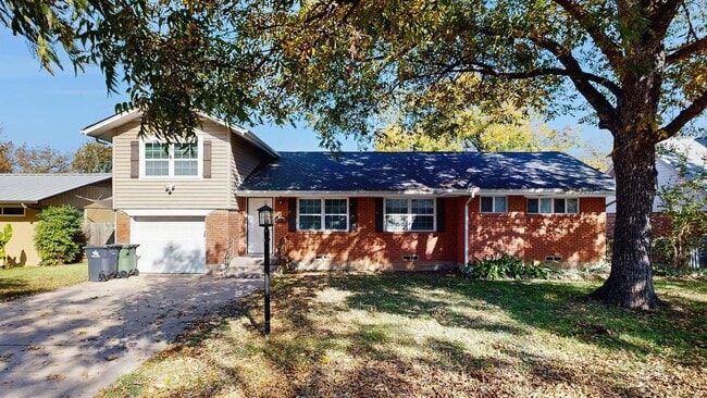 Building Photo - Charming Arlington residence offering space, style, and a welcoming lifestyle