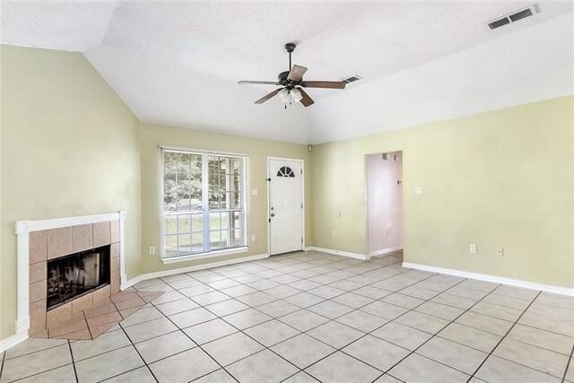 Foto del edificio - 40785 Hayes Rd