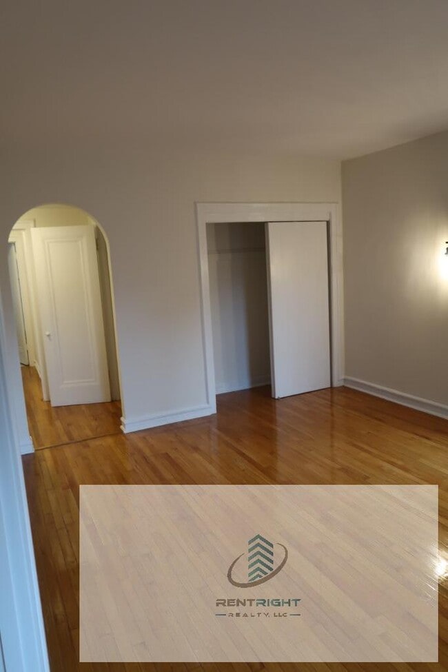 Building Photo - 426 W Briar Pl