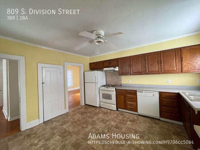 Foto del edificio - 809 S Division St