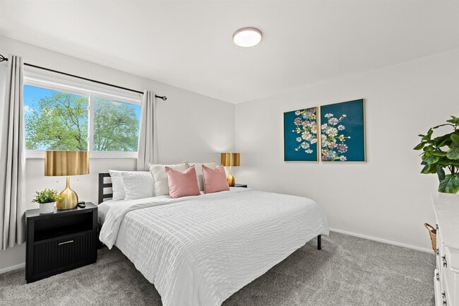 Building Photo - 22 2nd St