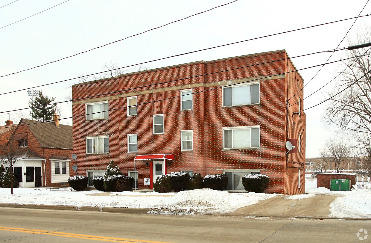 Primary Photo - Lee- Mustang Apartments