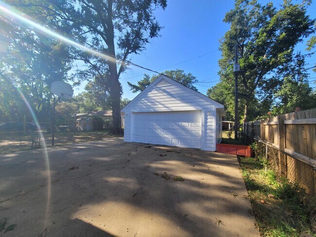 Building Photo - 4706 Scottsdale Ave