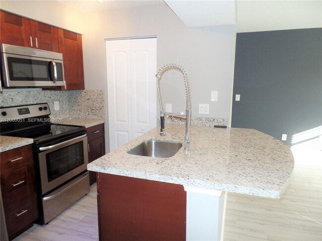 Building Photo - 1239 SW 46th Ave