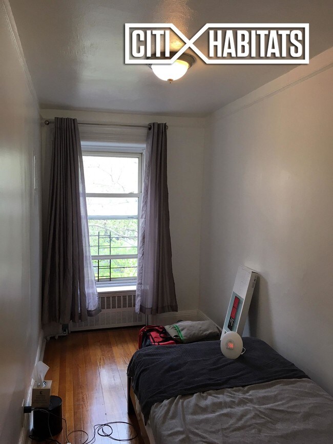 Building Photo - 633 Walton Ave