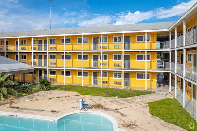 16410 North Fwy - Siegel Suites Houston