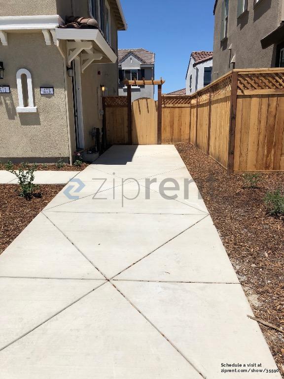 Building Photo - 471 Hydrangea Glen