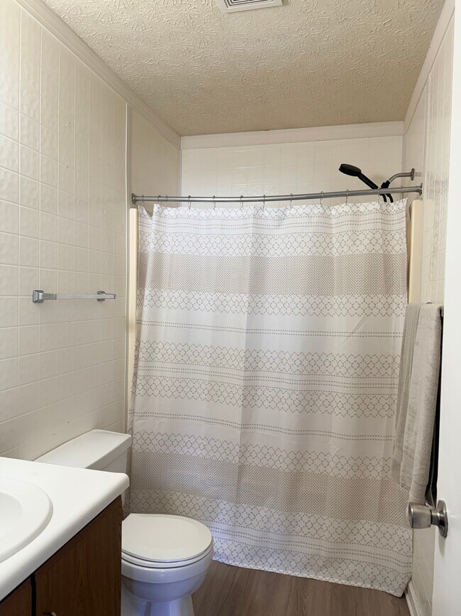 Foto del edificio - 24 Duiguid Dr