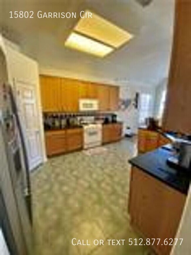 Foto del edificio - 15802 Garrison Cir