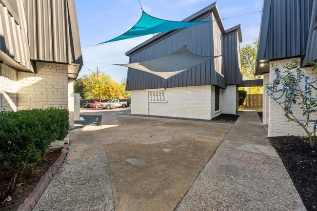 Building Photo - 1720 Wooten Park Dr