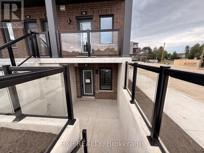 Photo du bâtiment - 42 Lowes Rd W