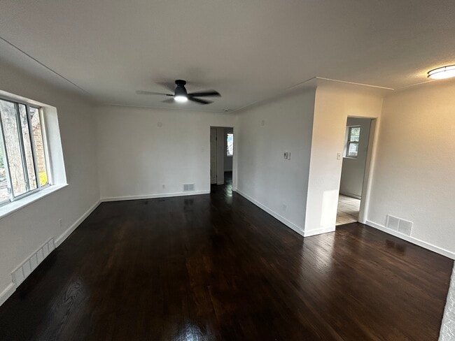 Building Photo - 1460 Elmira St