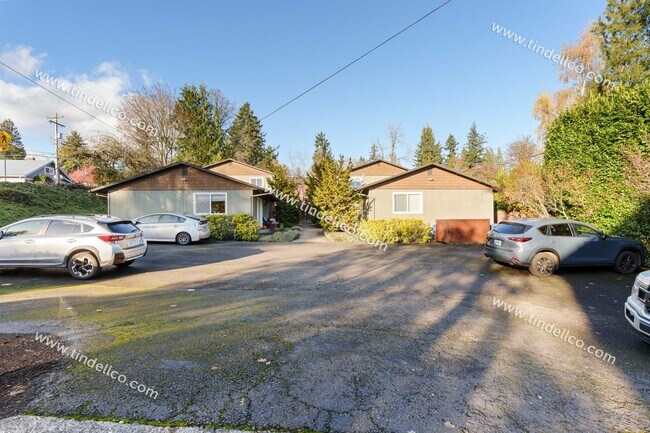 Foto del edificio - Cozy Multnomah Village Condo- Water, Sewer and Garbage included!