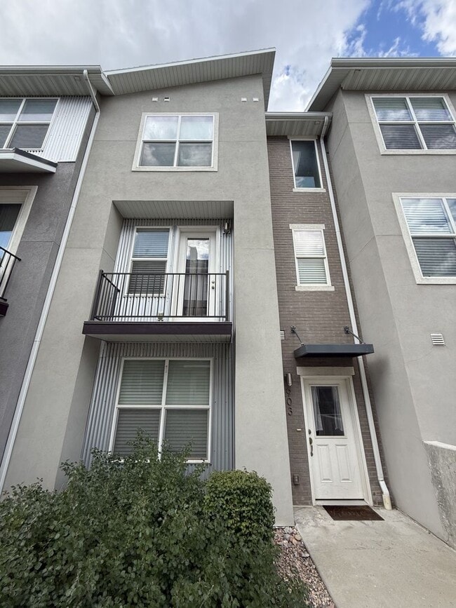 Building Photo - 903 S 2580 E