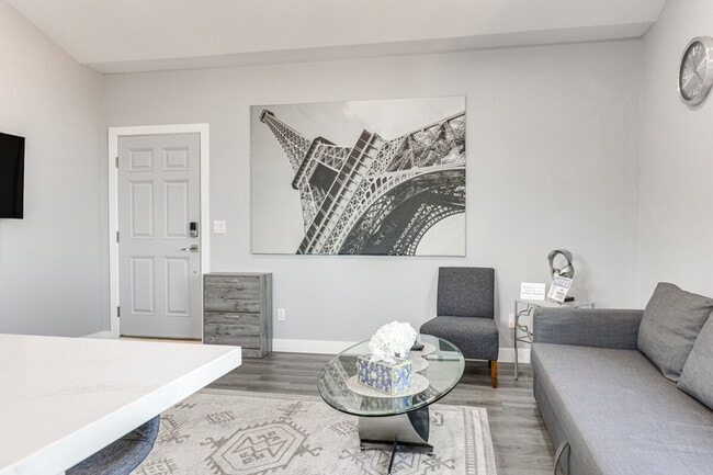 Foto del edificio - 2022 Avenida Del Diablo