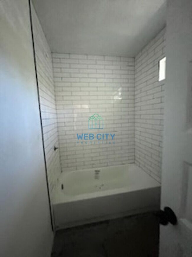 Foto del edificio - 9511 Laneyvale Ave