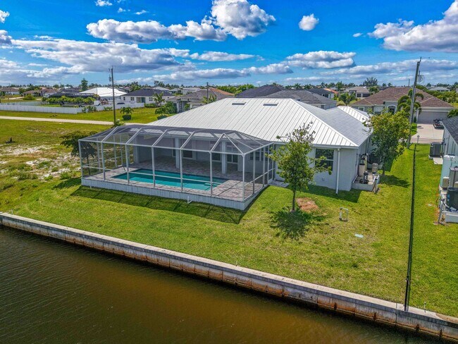 Foto del edificio - NOW AVAILABLE - Gorgeous Pool Home ~ NW Cape ~ 3 Car Garage ~ On Canal!