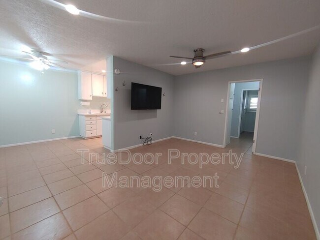 Building Photo - 555 S La Veta Park Cir