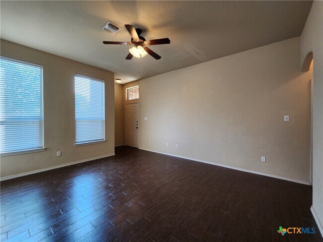 Building Photo - 501 Creekside Cir