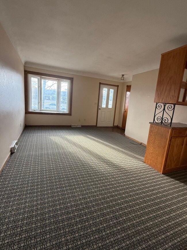 Foto del edificio - 2021 Veterans Dr